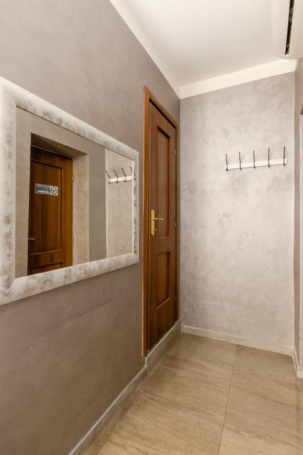 4-Bdr Apt Among Colosseum&Termini 10-People Apartment Rome Luaran gambar